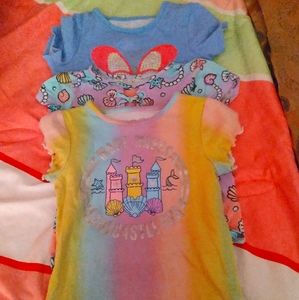 🦋 3 baby girl shirts  size 4-2 -3